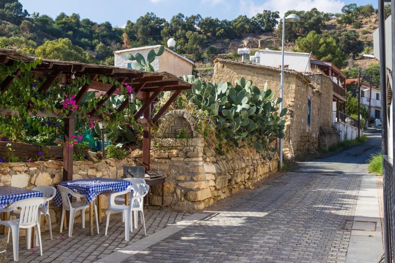 Antonis G. Hotel Apartments Oroklini Buitenkant foto
