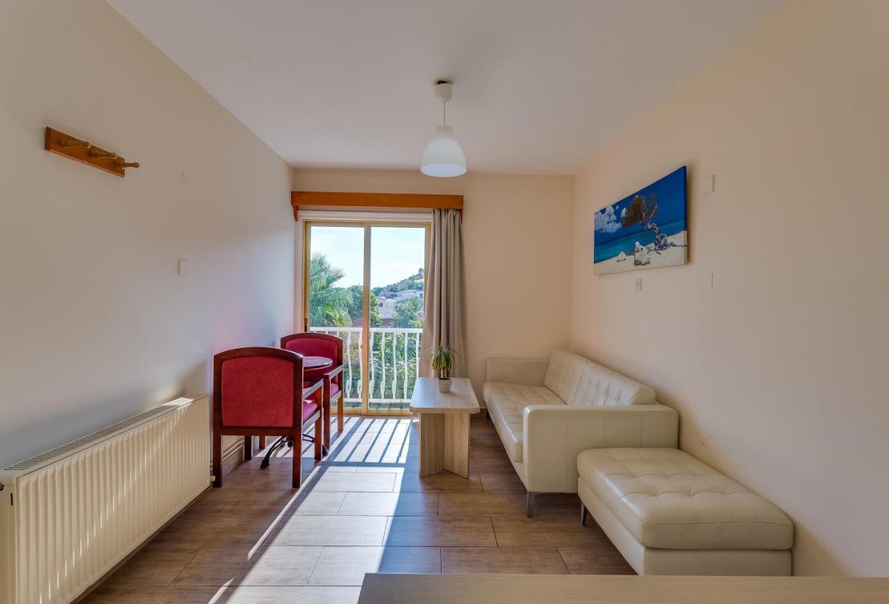 Antonis G. Hotel Apartments Oroklini Buitenkant foto