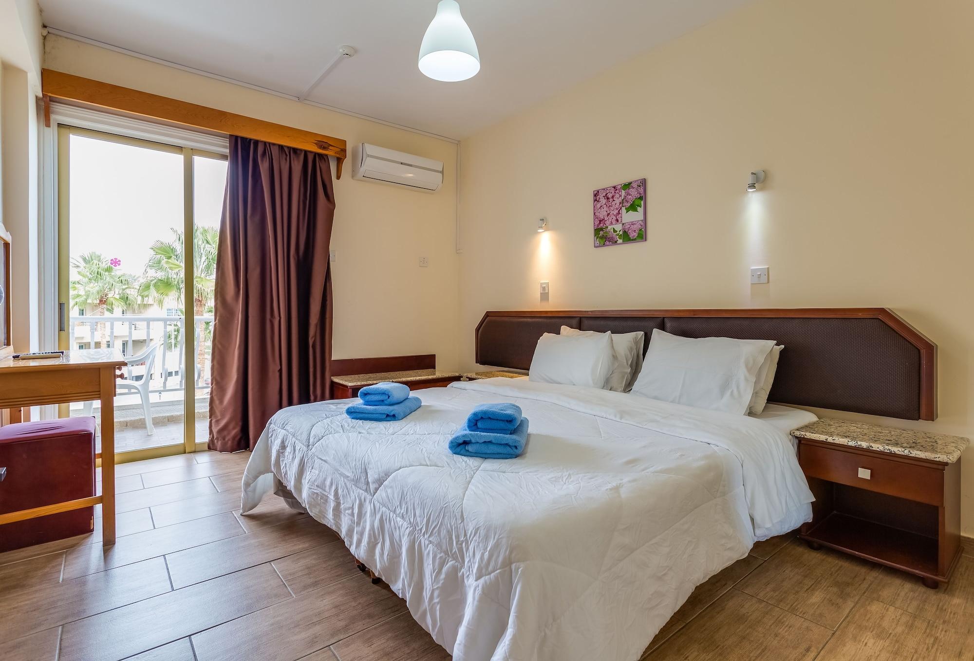 Antonis G. Hotel Apartments Oroklini Buitenkant foto