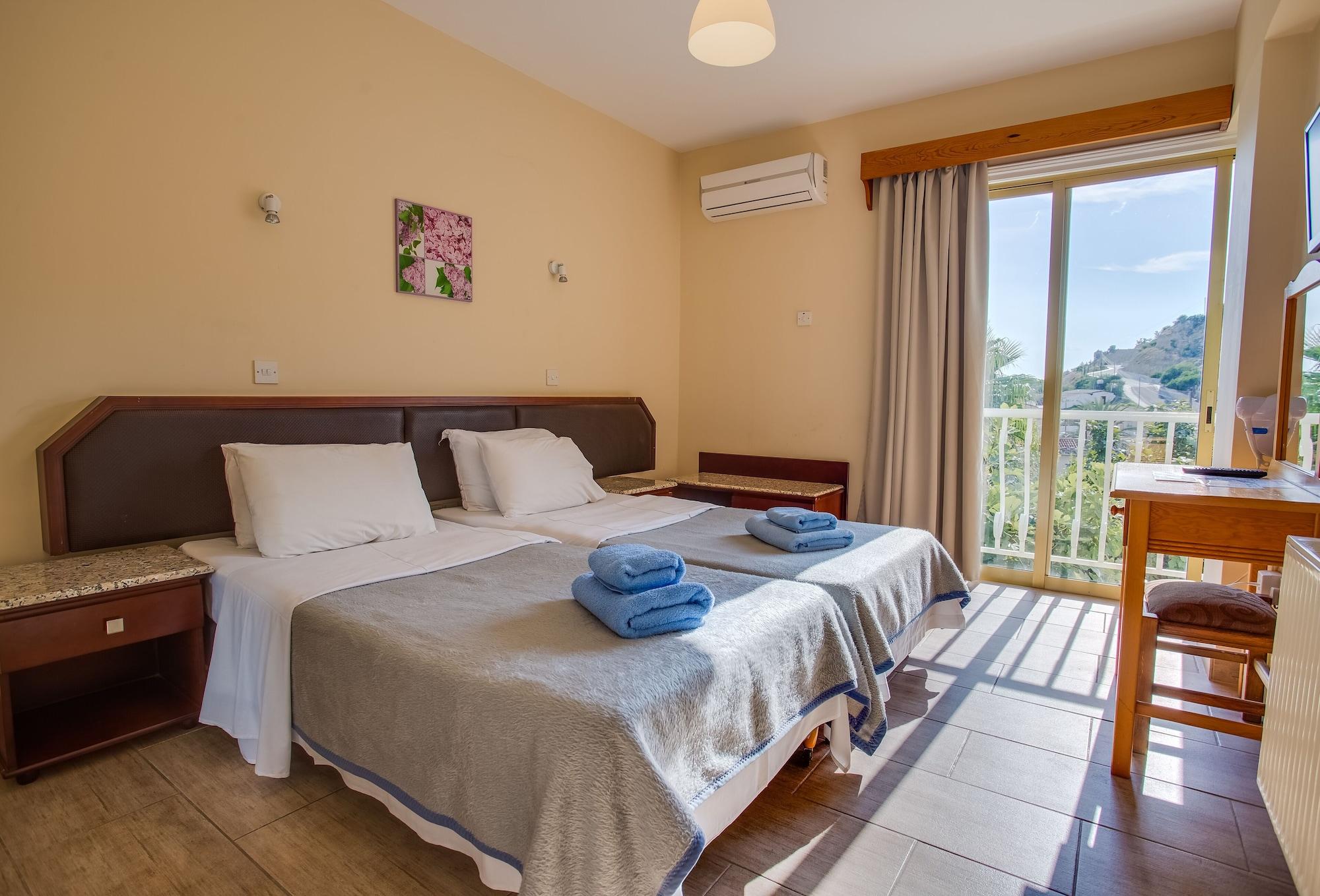 Antonis G. Hotel Apartments Oroklini Buitenkant foto