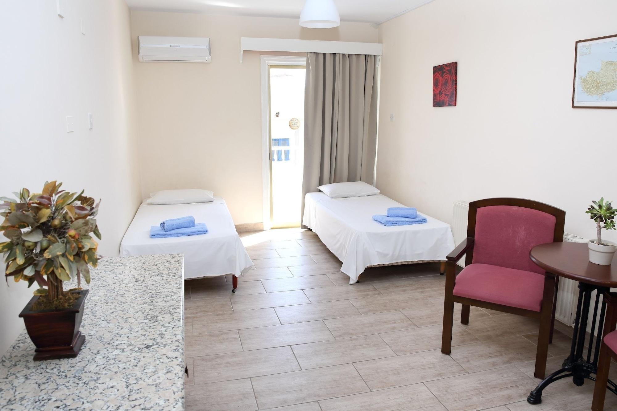 Antonis G. Hotel Apartments Oroklini Buitenkant foto
