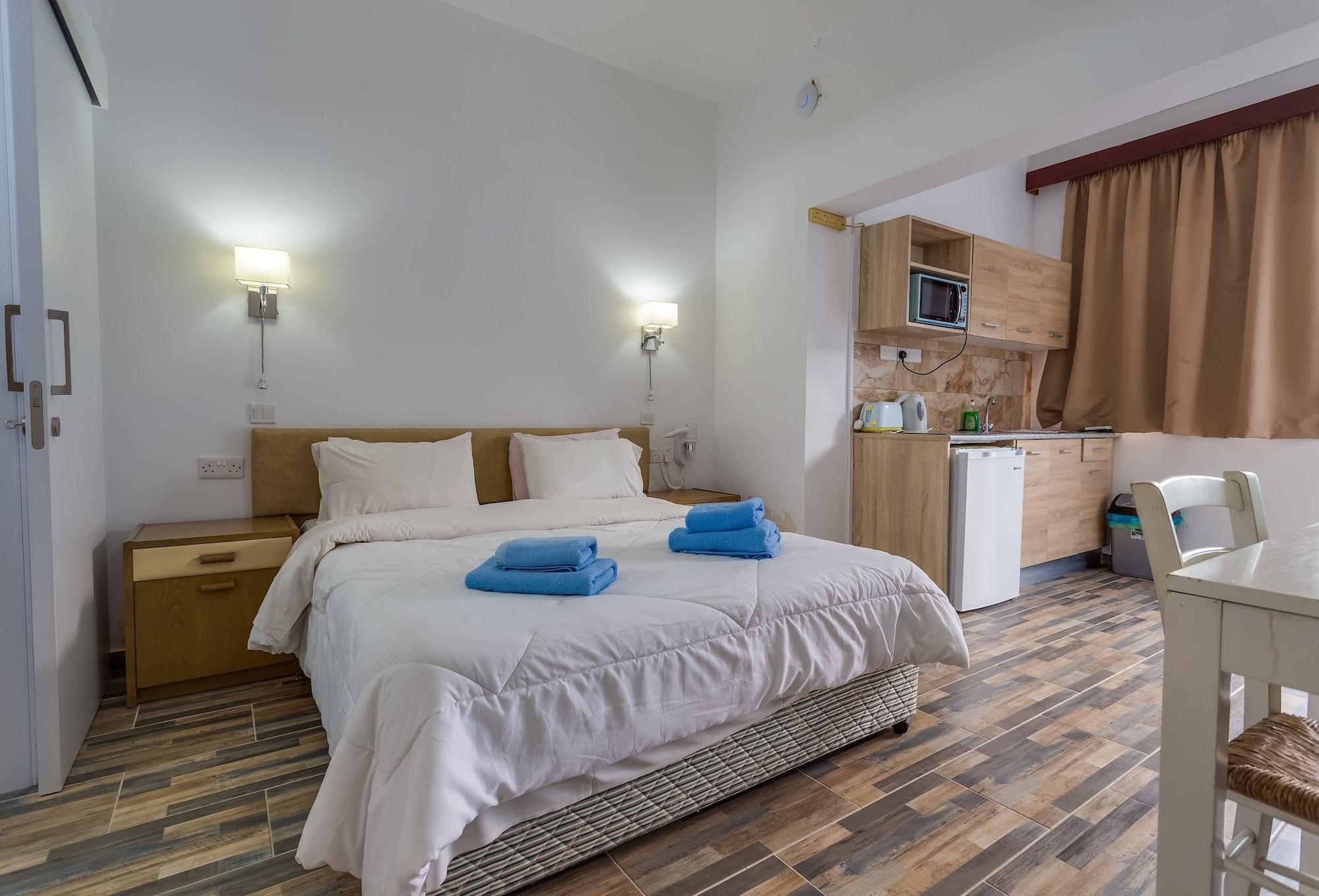Antonis G. Hotel Apartments Oroklini Buitenkant foto