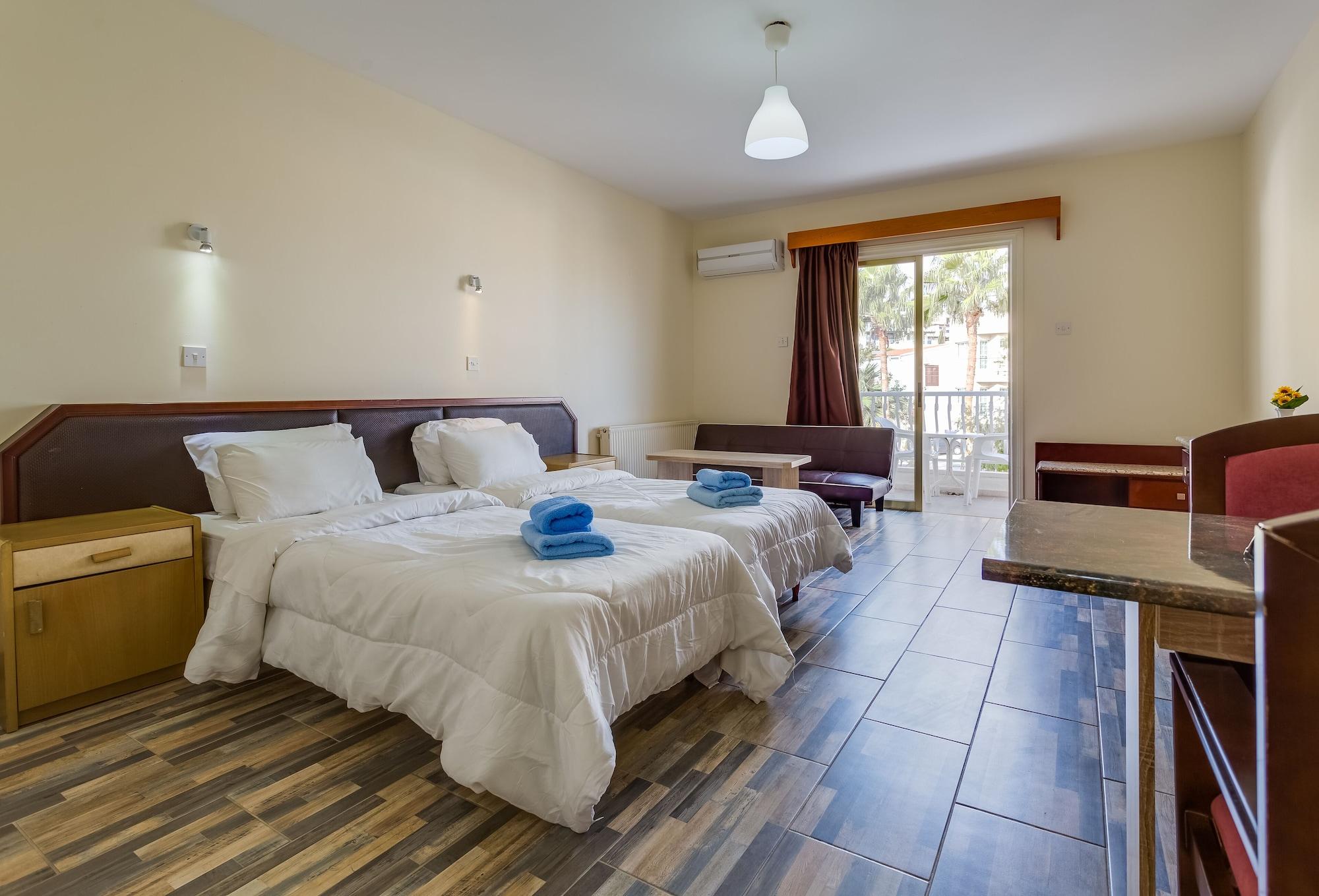 Antonis G. Hotel Apartments Oroklini Buitenkant foto
