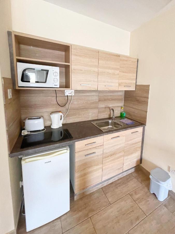 Antonis G. Hotel Apartments Oroklini Buitenkant foto