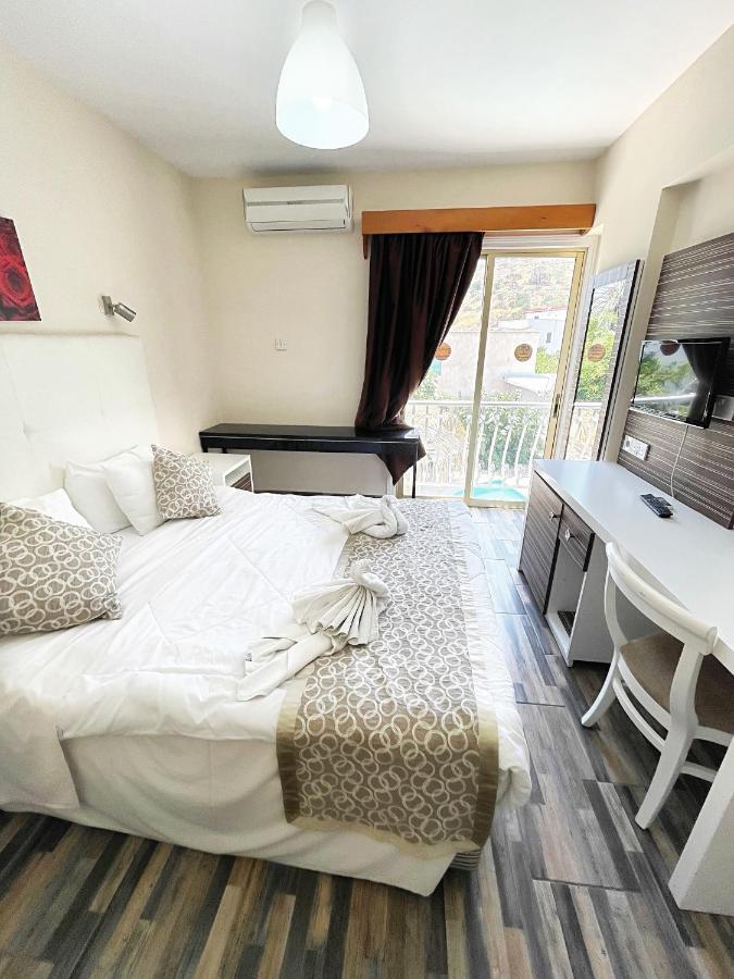 Antonis G. Hotel Apartments Oroklini Buitenkant foto
