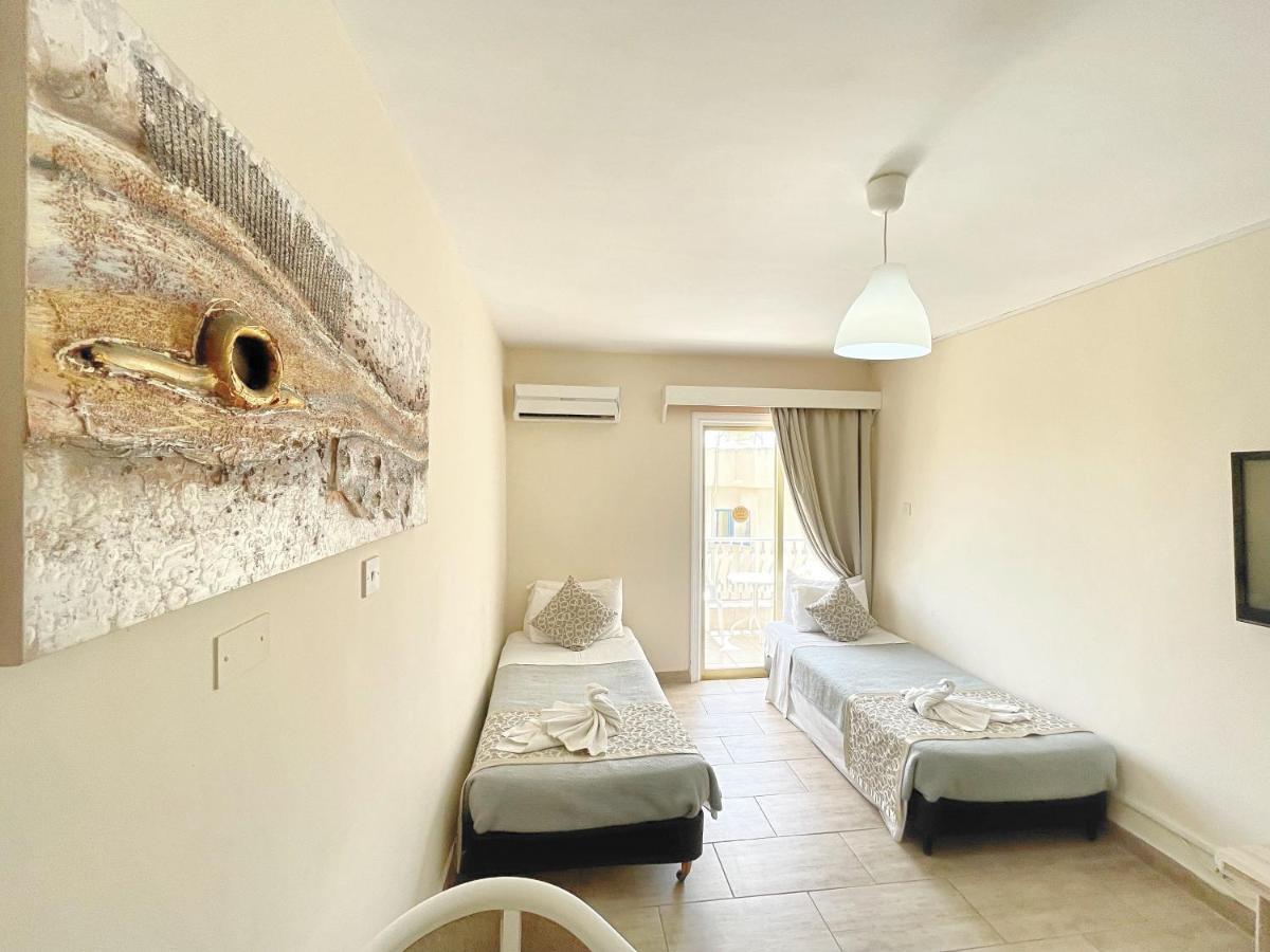 Antonis G. Hotel Apartments Oroklini Buitenkant foto