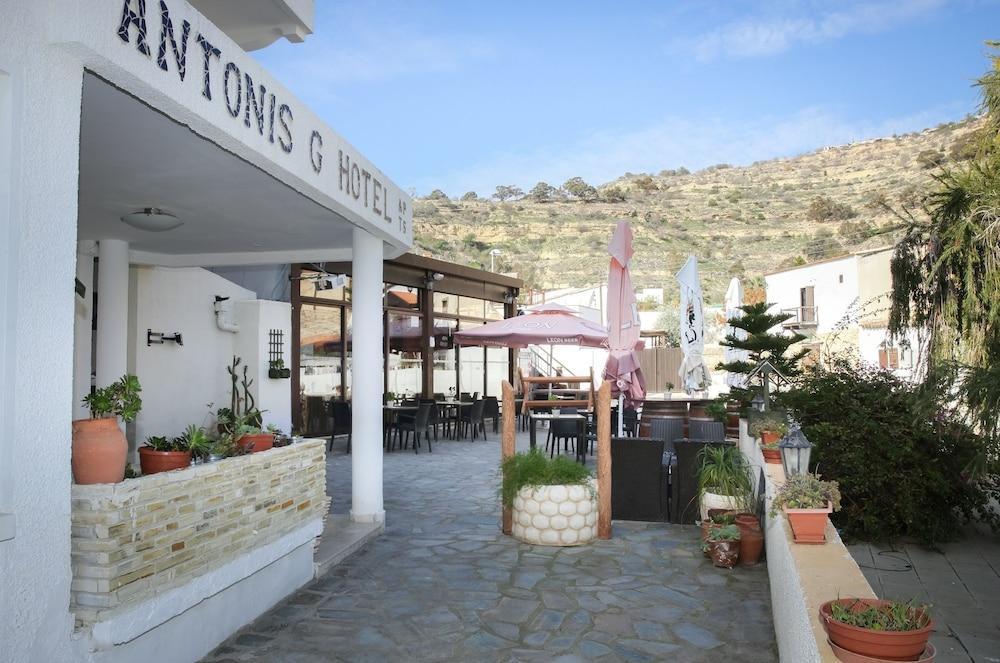 Antonis G. Hotel Apartments Oroklini Buitenkant foto
