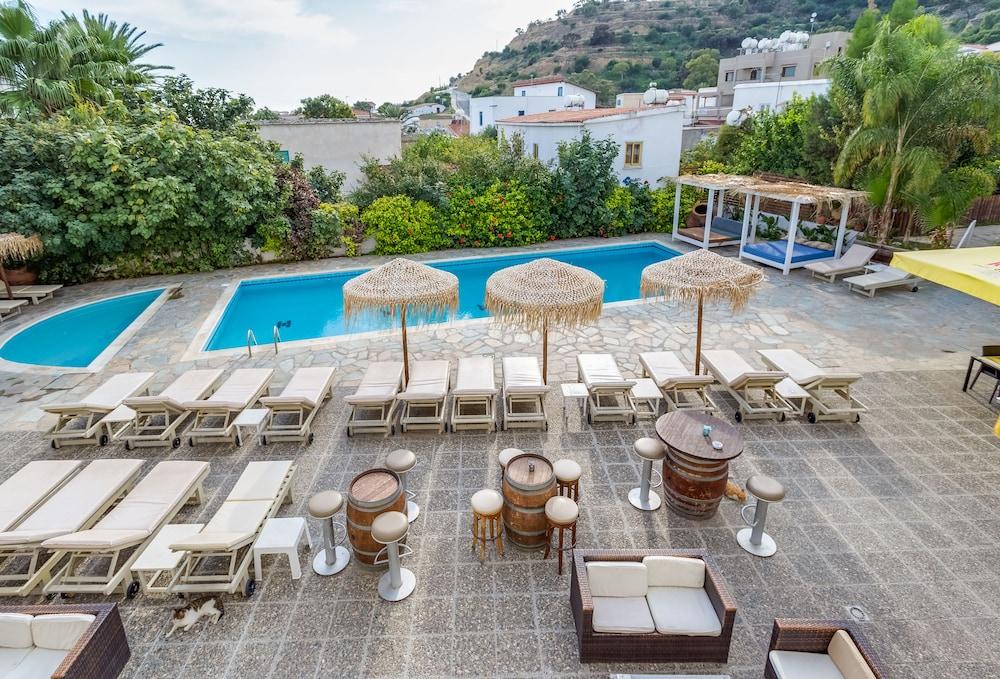 Antonis G. Hotel Apartments Oroklini Buitenkant foto