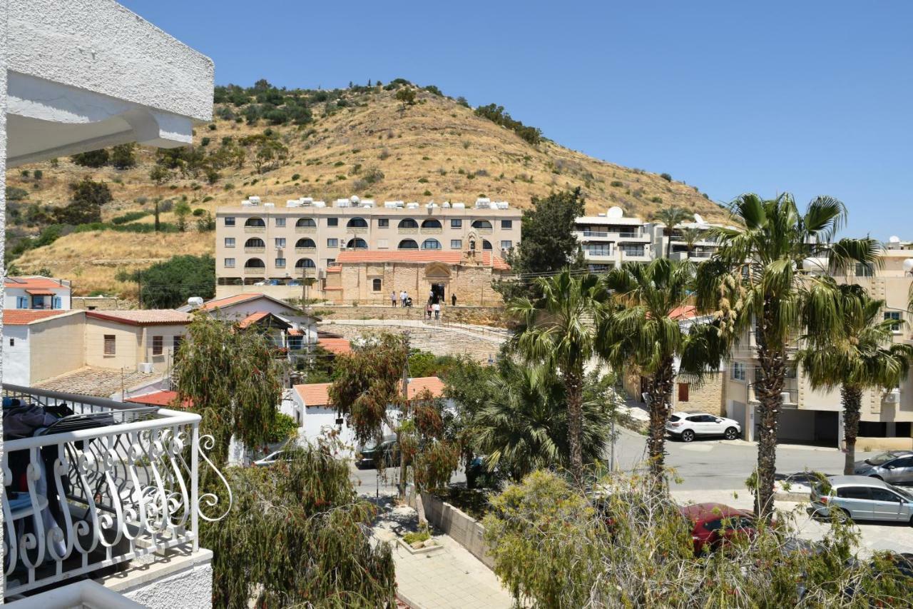 Antonis G. Hotel Apartments Oroklini Buitenkant foto